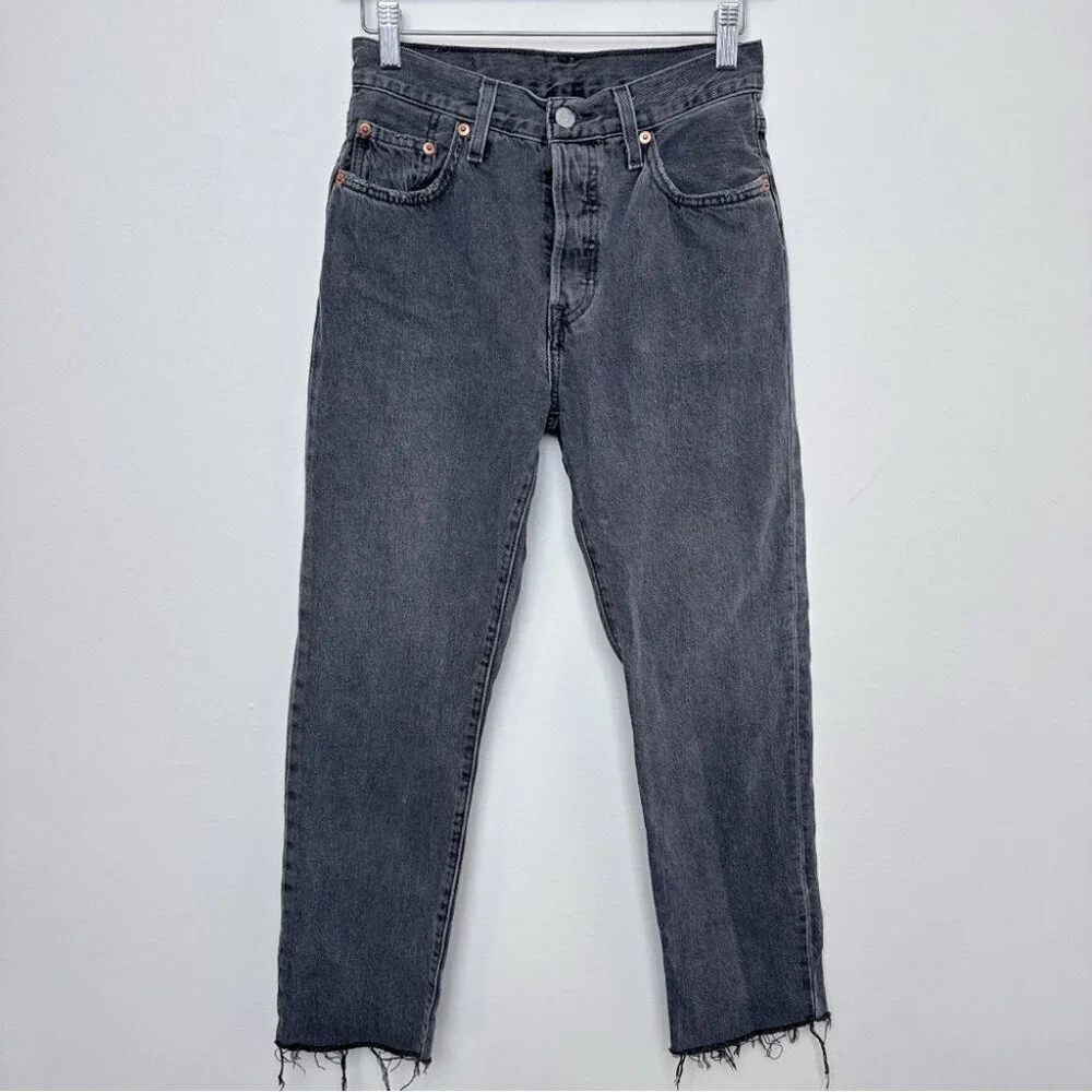 Levi's Womens 25 501 Crop Raw Hem Gray Wash Jeans - Picture 2 of 15